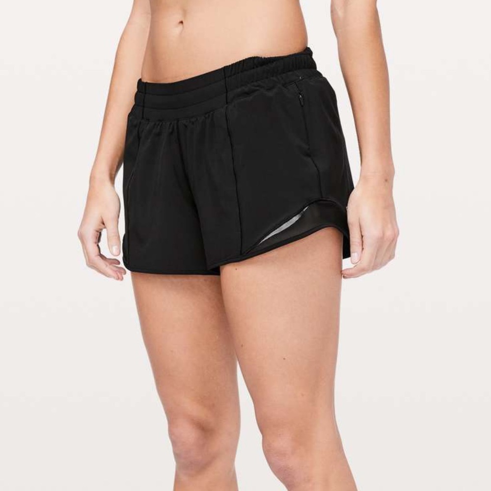Lululemon 🍋 Hotty Hot Short Long 4" Inseam 
Size 8